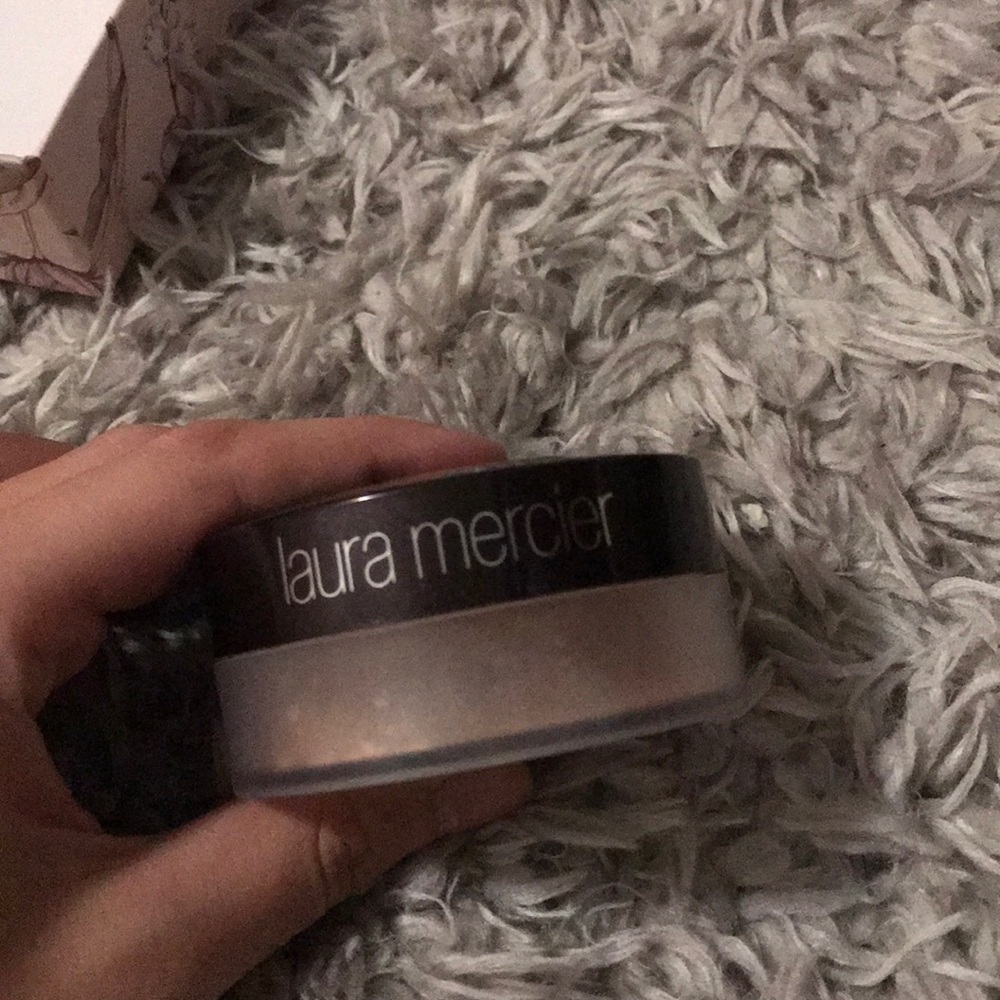 Laura Mercier mineral powder